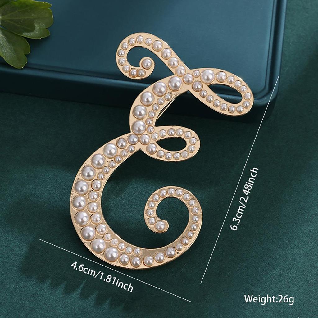 Pearl Alphabet Brooches: Retro Letter Pins for Clothing and Necklines.