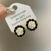 New Black Enamel Stud Earrings for Women White Acrylic Flower Korean Fashion Lovely Girls Ear Accessories Brincos 2025