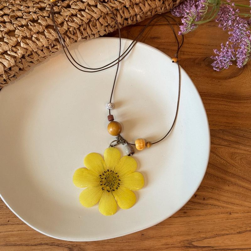 Mountain Wild Wind Dopamine Daisy Necklace: Unique Design for Women, Long Sweater Chain Accessory
