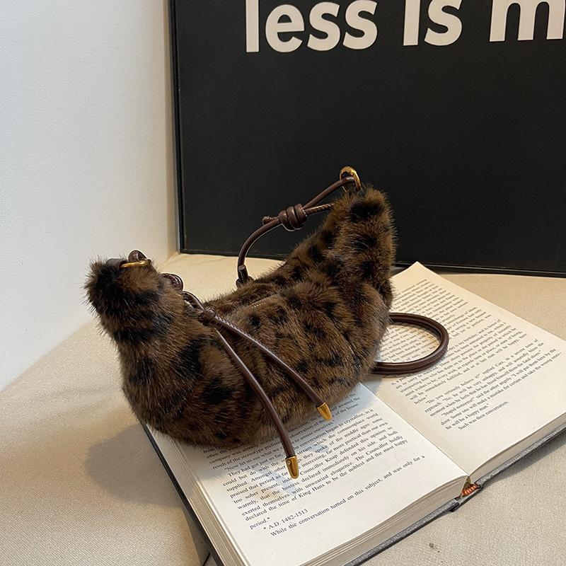 Plush Bag Women's Niche Leopard Print Shoulder Bag Popular Fashion Commuter Messenger Dumpling Bag