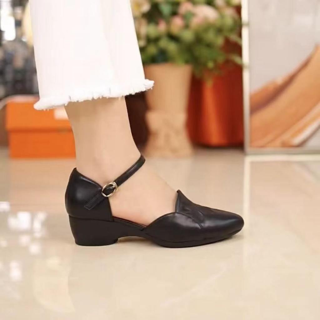 New spring and summer pointed head with sandals soft sole soft surface fashion temperament wedge heel bag head hollow sandals