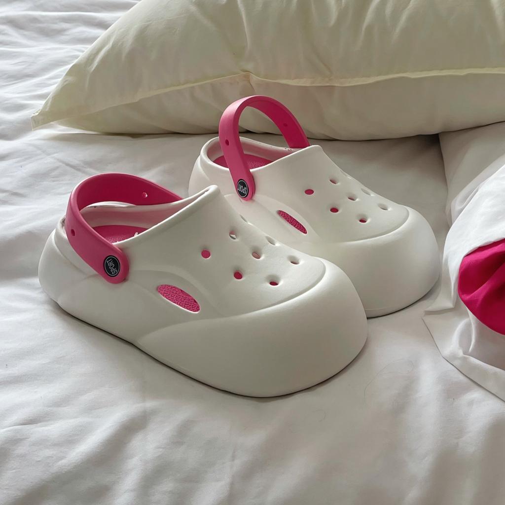 Lochschuhe Damen Sommer neu ins Trend Mode atmungsaktiv Außenschuhe rutschfest desodorierend erhöhend Taschenkopf Hausschuhe