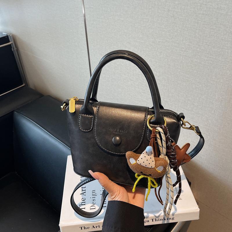 Retro handbag women's 2025 new trendy high-end color contrasting fashion shoulder bag commuter messenger dumpling bag