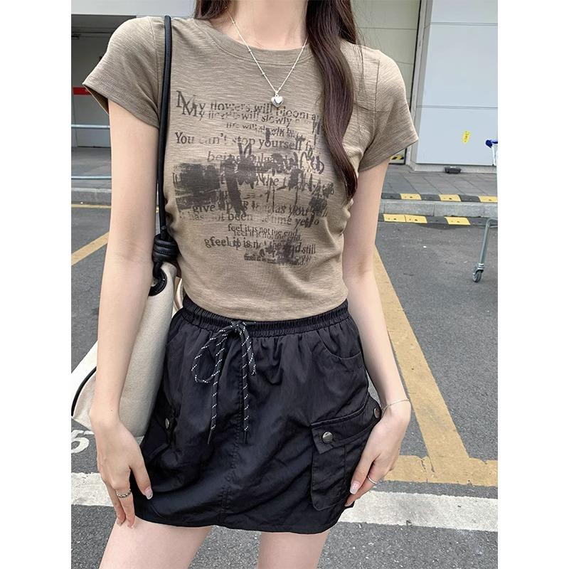 Hong Kong style chin printed round neck right shoulder t-shirt top for women summer design niche pleated waist hot girl short sleeves