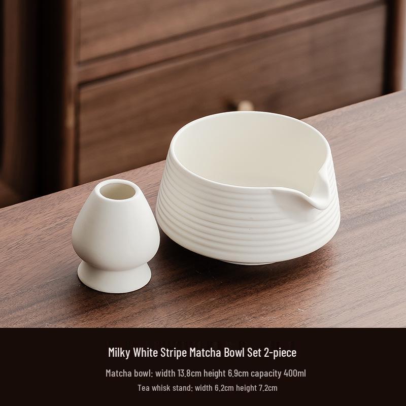 Ręcznie robiona duża japońska ceramiczna miseczka do matchy i zestaw trzepaczki