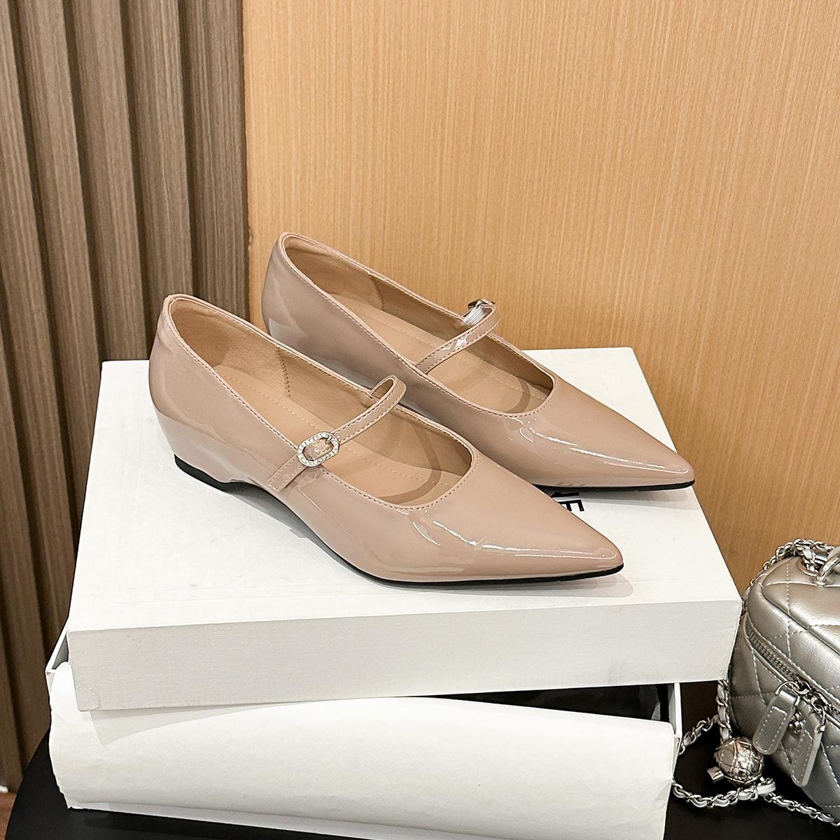 

211-2 увеличение внутренней высоты 5 см французский темперамент ремень с пряжкой на одно слово толстый каблук туфли Мэри Джейн для通勤 заостренный носок мелкий вырез одинарные туфли 40 хаки