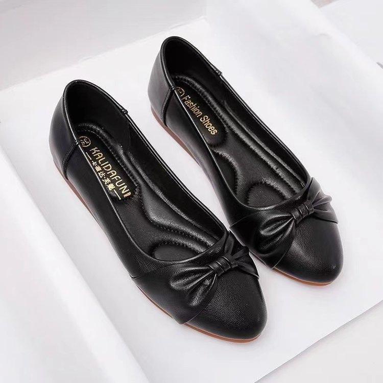 2025 autumn new fashion single shoes women's soft-soled soft leather Doudou shoes versatile shallow mouth mother shoes non-slip flat shoes