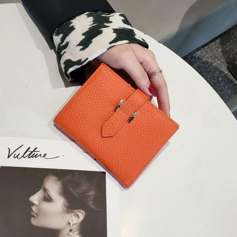 

2025 Кошельки женские из натуральной кожи Первый слой коровьей кожи Короткий кошелек Дизайнерский брендовый кошелек с застежкой H Кошелек-бифолд без логотипа оранжевый
