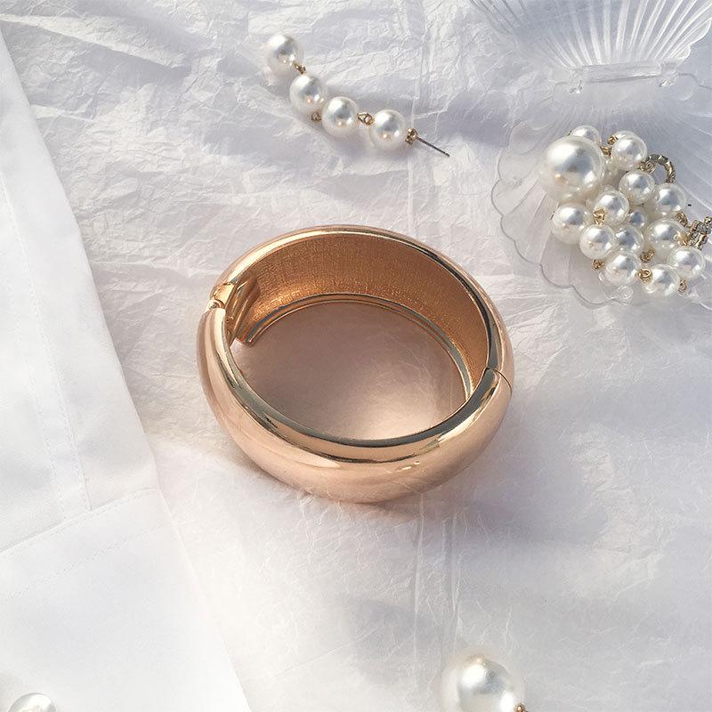 Classic Drum-shaped Spring-Opening Wide-edged Alloy Bangle