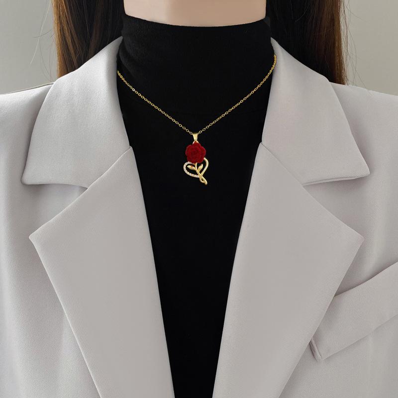 Female Love Rose Charm Gorgeous Necklace
