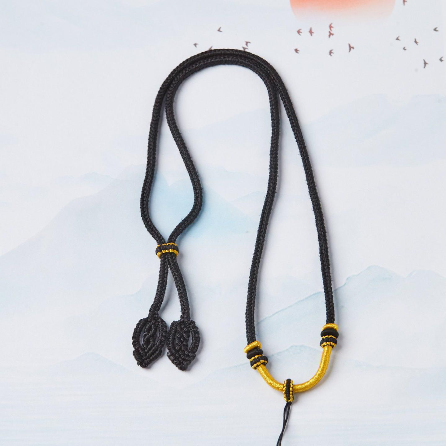 

Премиальное ожерелье и ланьярд ручной работы, сплетенные из восьми черных нитей Standard чёрный