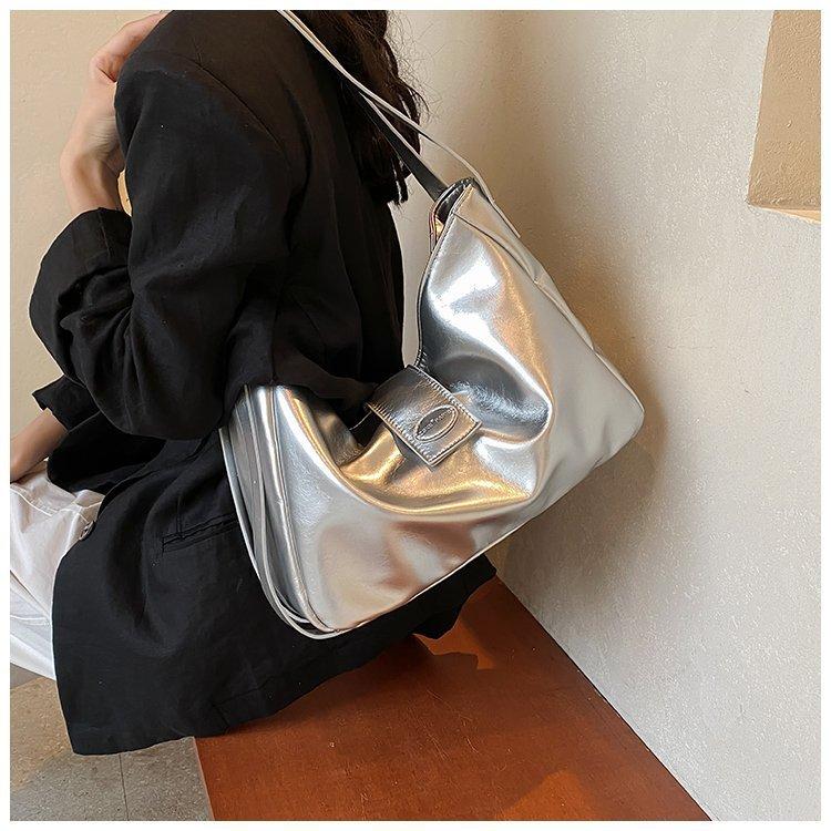 Casual soft-sided commuter large-capacity bag women's 2025 new popular versatile messenger bag fashionable shoulder tote bag