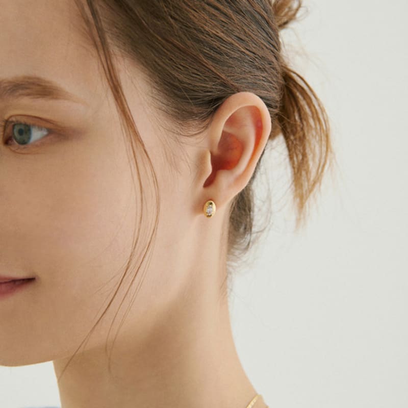 MAYBETOI 14k Frame Oval Marquise Cubic Earrings