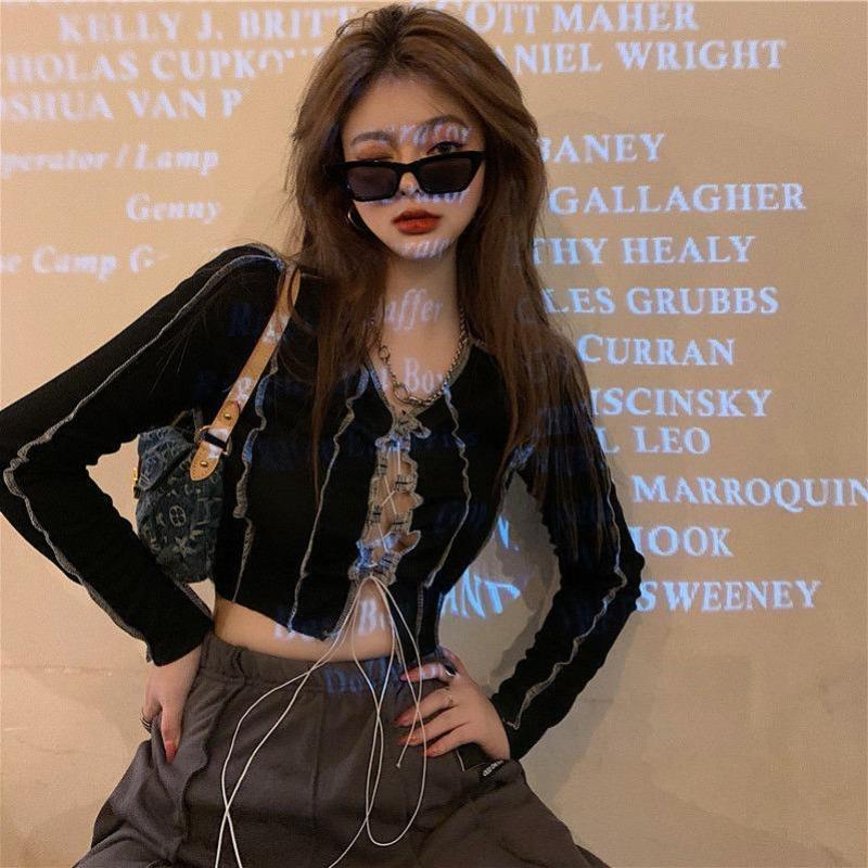 2KWEIRD T-Shirts Damen Modisch Brust Ausschnitt Design Langarm Cool Weiblich Hipster Y2k Tees Crop Top Sexy Heiße Mädchen High Street