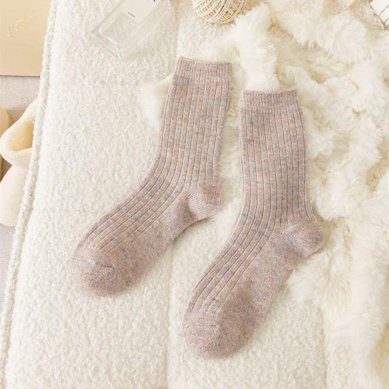 

Solid Color Wool Socks Mid-Leg Socks Thickened And Warm In Winter Retro Double-Needle Cashmere Pile Socks One size fits all світло-фіолетового кольору