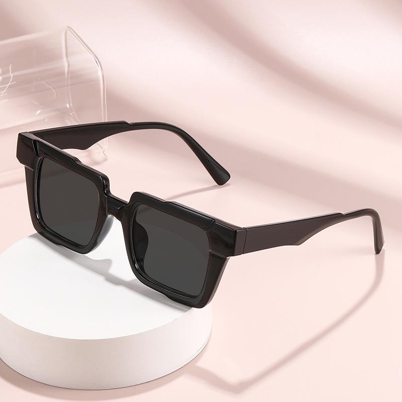 Retro Oversized Square Frame UV-Protective Sunglasses for Men and Women Personalized Color-Blocking Classic Driving Shades