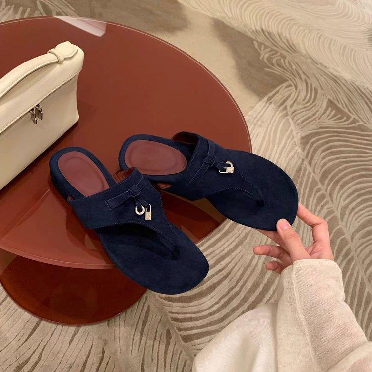 

French temperament low heel toe sandals women 2025 retro metal herringbone tassel casual beach slippers outer wear women 40 темно-синий