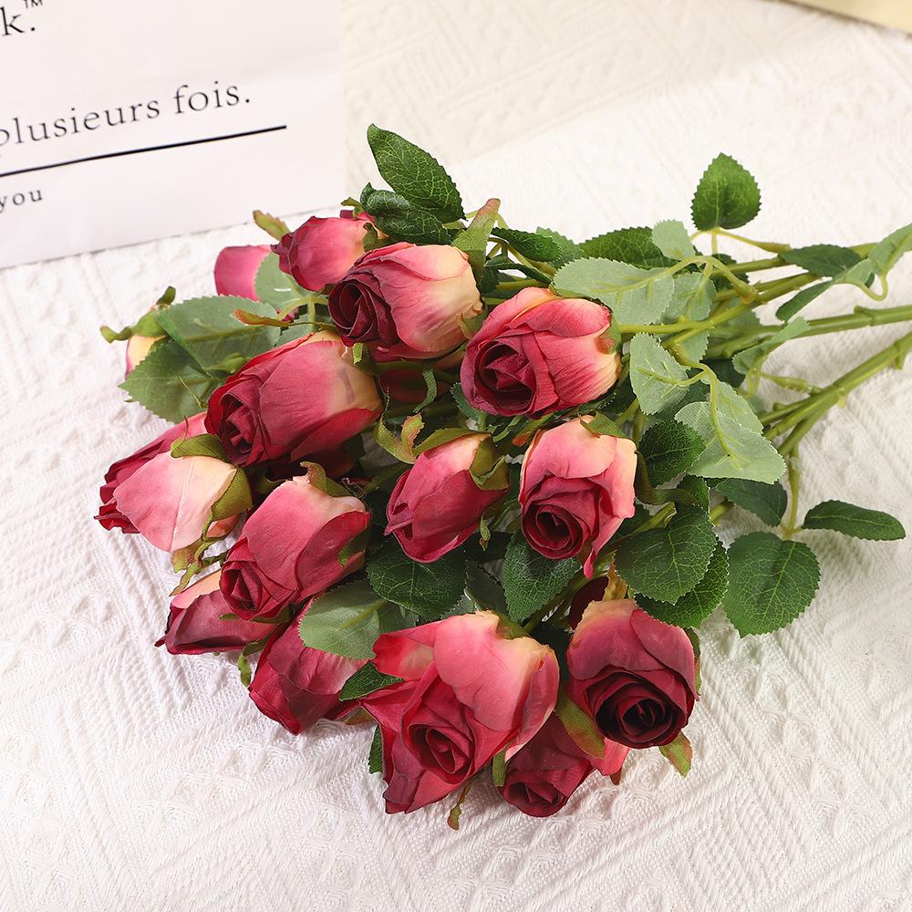 Vintage-Look getrocknete künstliche Blumenstrauß mit verbrannten Rändern und Rosen