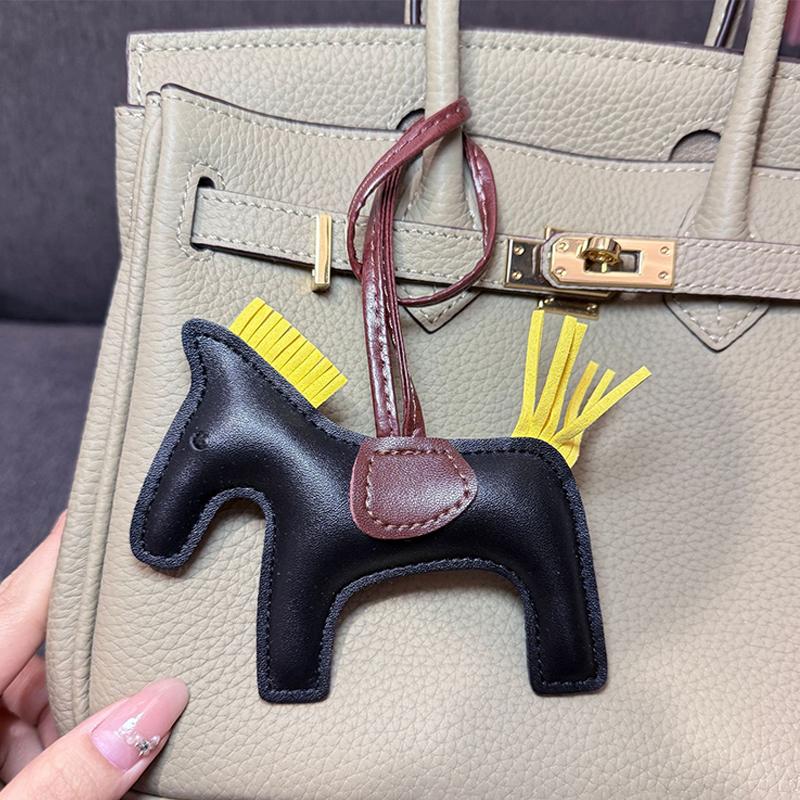 

Кожаная кисточка ручной работы, подвеска-пони для женщин, уникальная мини-подвеска-пони, брелок для сумки, милые аксессуары, подарок на день рождения A13 чёрный