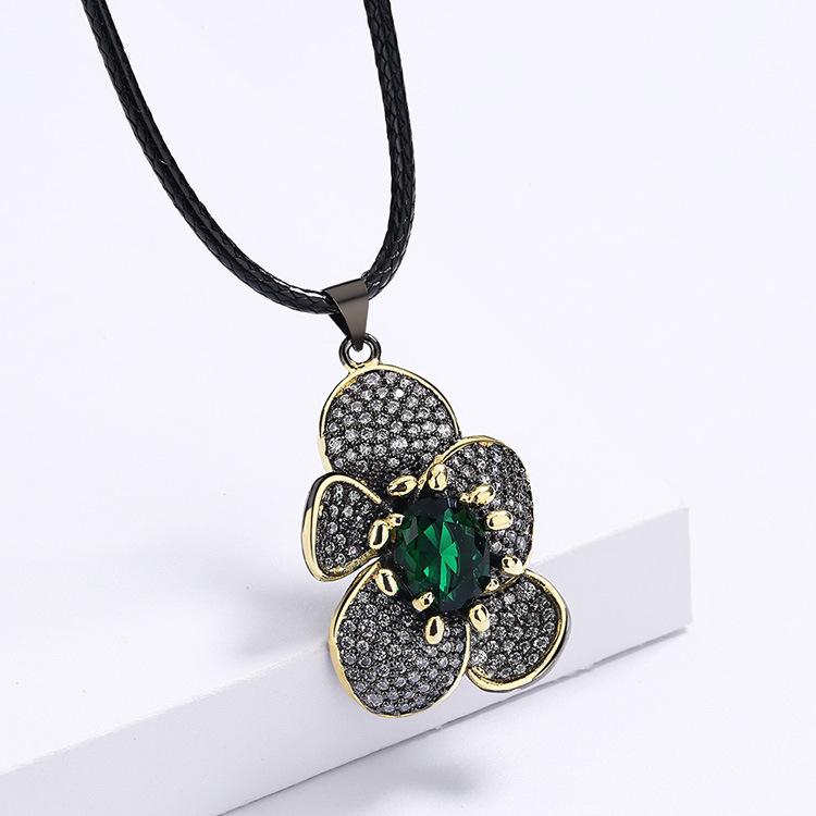 European and N Fashion Retro Green Grandmother Flower Pendant Pastoral Style Necklace