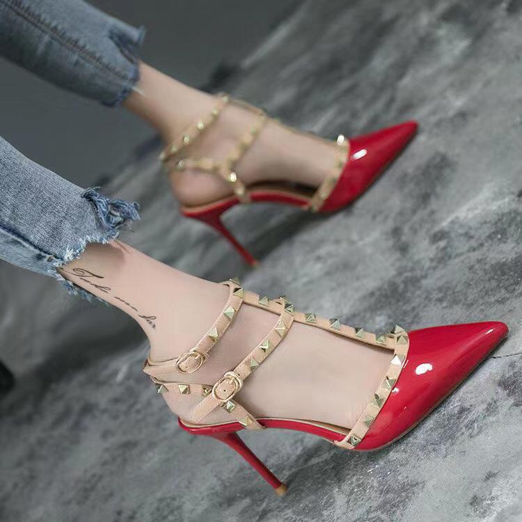 Spring 2024 pointed head rivet high heels women's thin heel one-word buckle sandals women's willow wedding shoes medium heel single shoes