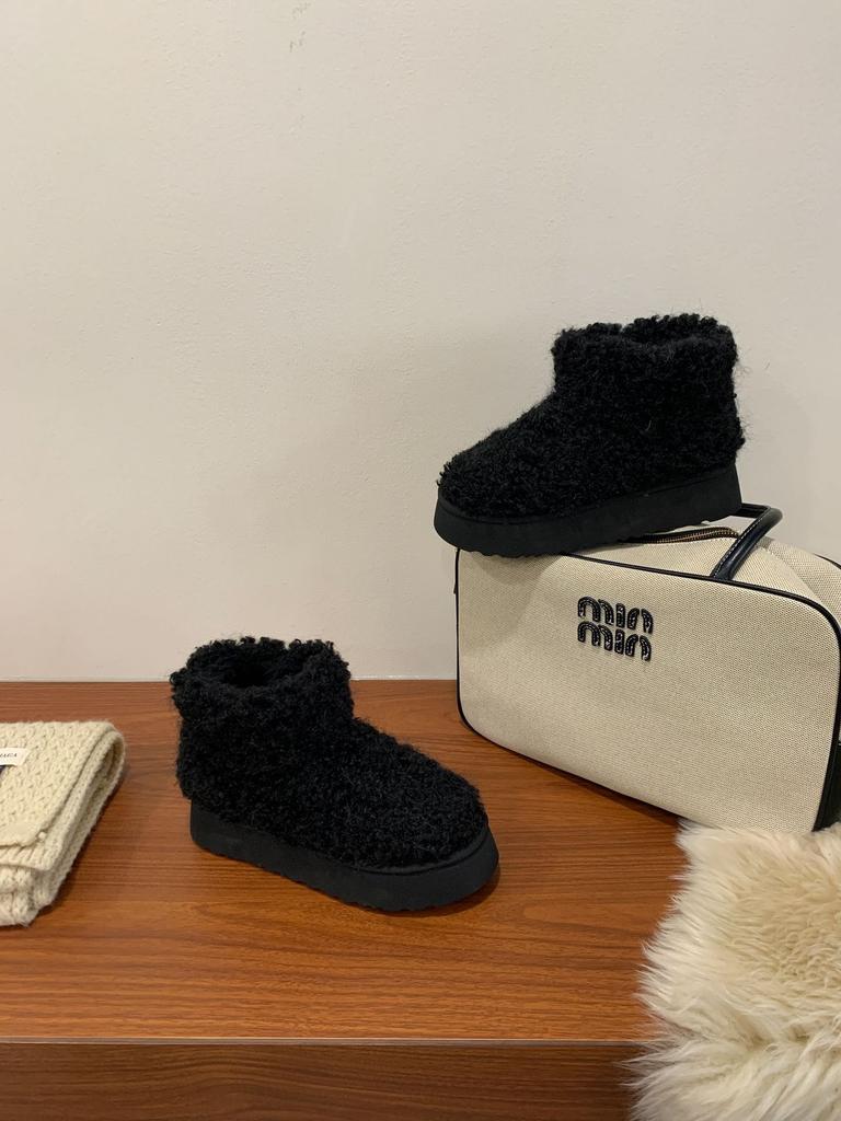 Lamb wool snow boots women's 2025 winter velvet thick-soled warm cotton boots new northeast cold-proof wool cotton shoes