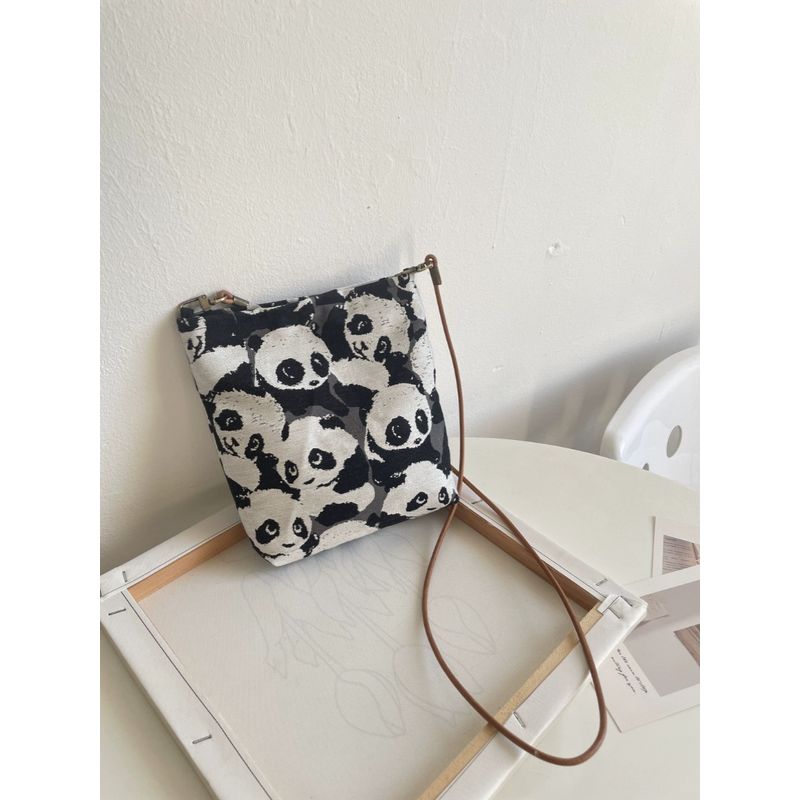 

Original Niche Black and White One Shoulder Cosmetics Bag Panda Zipper 1 m