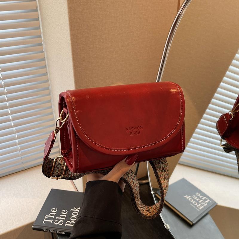 Die diesjährige beliebte kleine Tasche Damen Retro Herbst und Winter 2025 Neu Breitband Schulter Umhängetasche Vielseitig Damen Kleine Quadratische Tasche