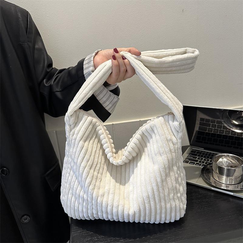 Large-capacity bag women's autumn and winter new corduroy commuter shoulder bag literature and art college student class messenger bag