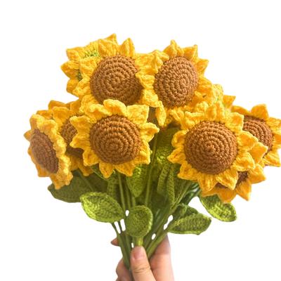Handgemachter gehäkelter Sonnenblumenstrauß, gestrickte Kunstblumen