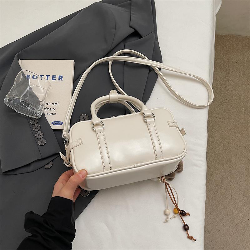Fashionable Compact Square Handbag for Women Simple Shoulder Bag Crossbody Ideal for Commuting And Casual Use