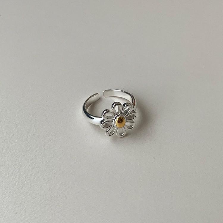 Elegant Adjustable Daisy Petal Ring for Women - Trendy Statement Jewelry Open Adjustable