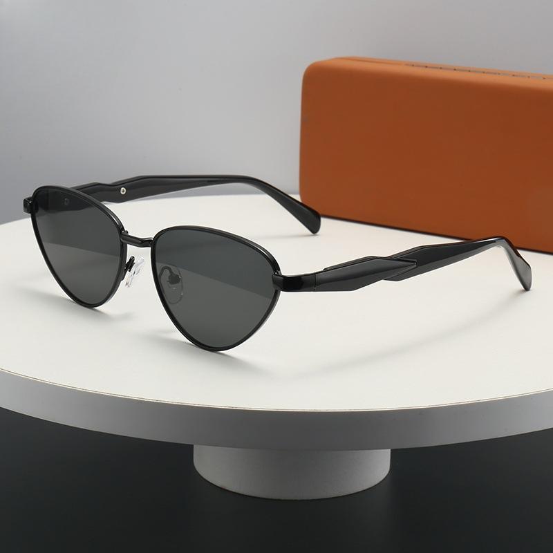 

Triangle Cat Eye Sunglasses TR90 Small Frame Protective Glasses Street Photography, Hip-hop, and Disco Glasses& Accessories черный серый