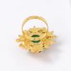 Une bague ouverte rétro, exquise, individualiste, tendance, de style ethnique en alliage incrusté de résine vert émeraude avec des fleurs