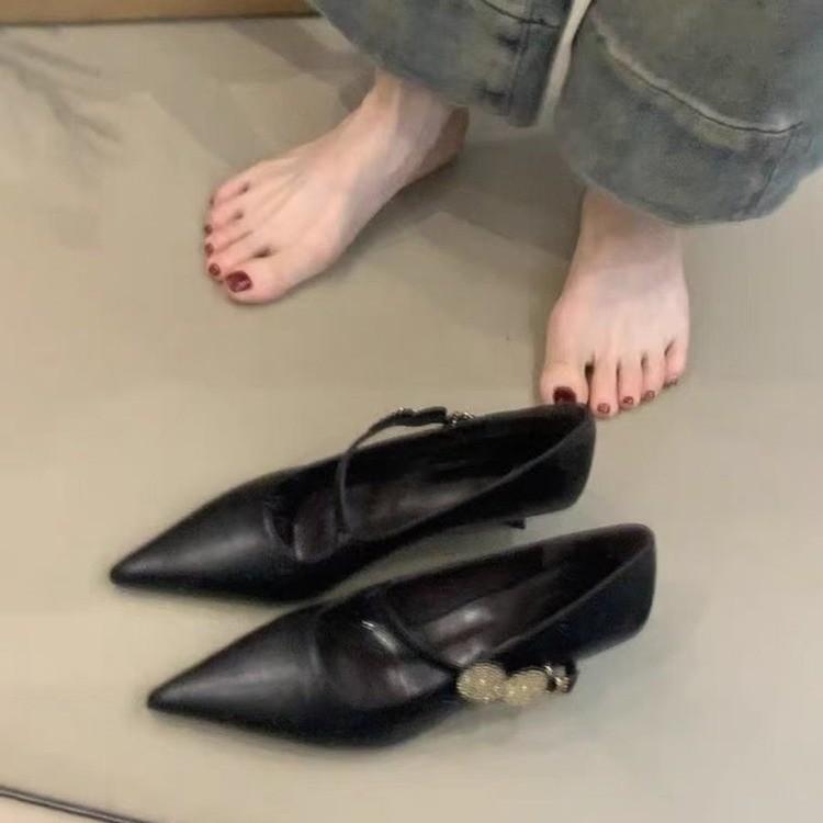 2025 new pointed temperament metal buckle one-word strap high heels light mouth low heel French commuter black single shoes women