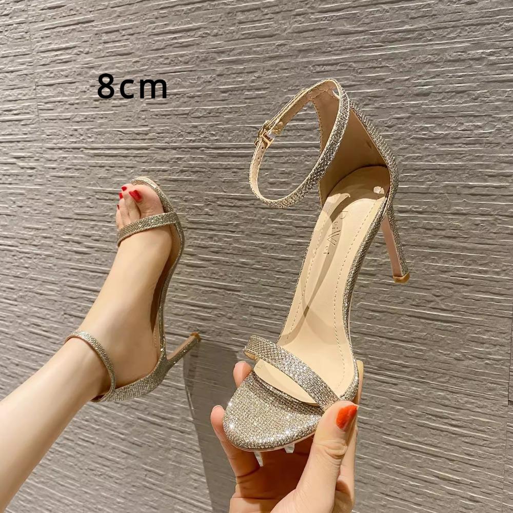 Женские сандалии с серебряным ремешком — фото 17