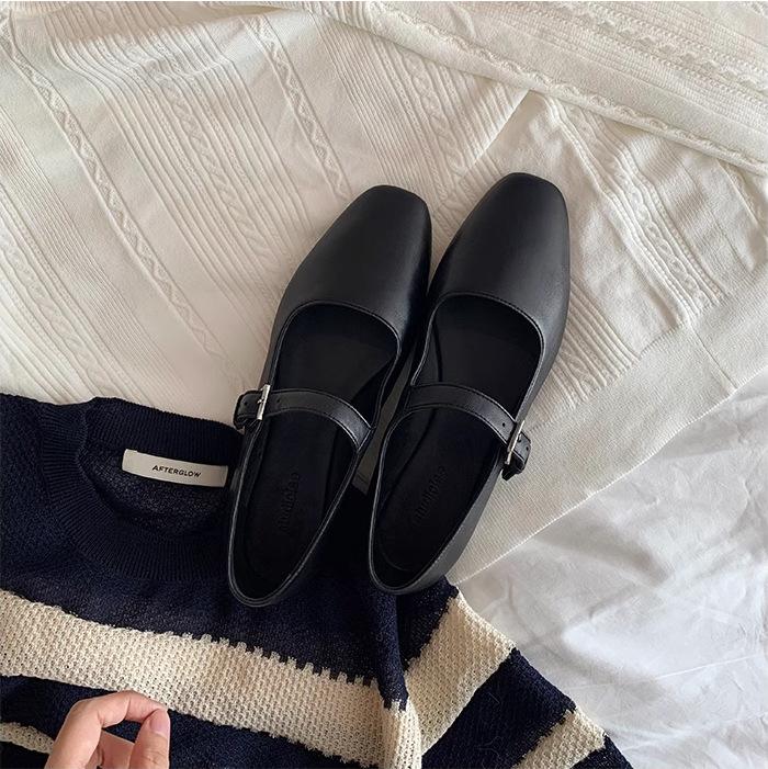 

Grape mother of the same style, imported mixed leather minimalist one-word buckle with soft bottom flat bottom Mary Jane single shoes women s new mode 34