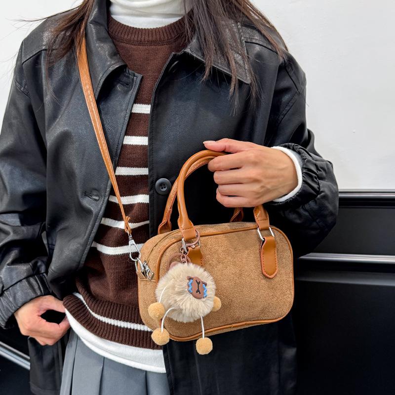 New retro fashion autumn and winter bowling bag women's literary solid color personalized casual Maillard style messenger bag