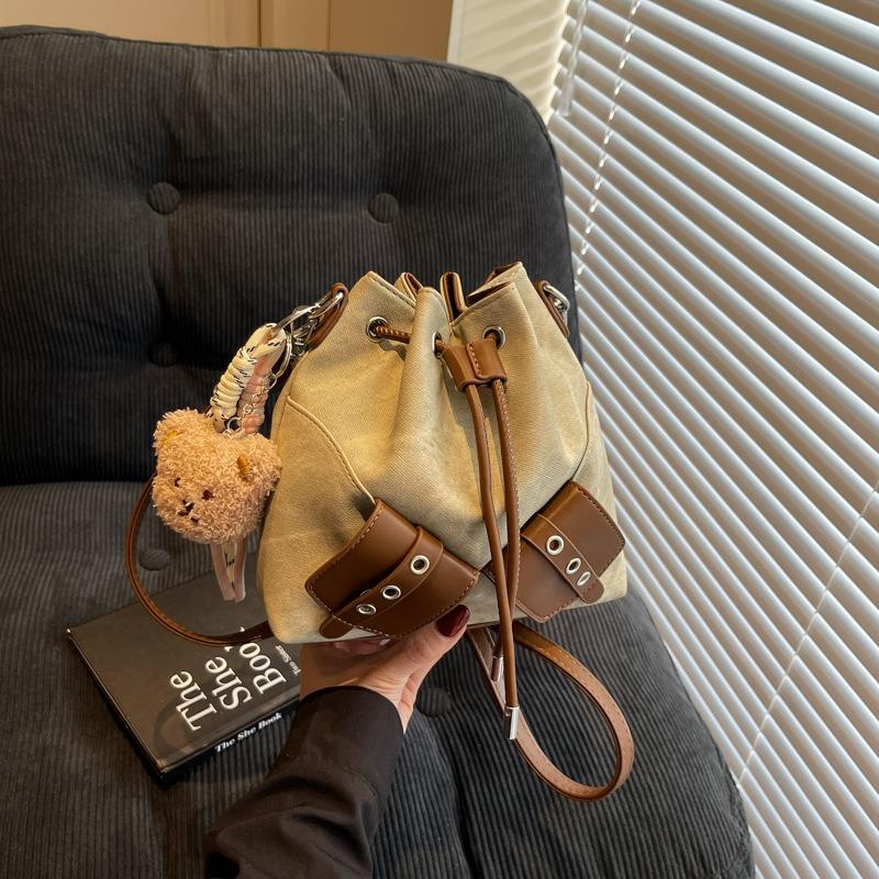 Niche Design Small Bag Women's Spring New Popular Underarm Bag Fashionable Versatile Shoulder Messenger Bag