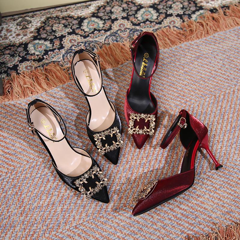 Temperamentvolle Society-Lady feiner Absatz Satin hohl High Heels Sommer Strass-Schnalle große Größe 41 bis 43