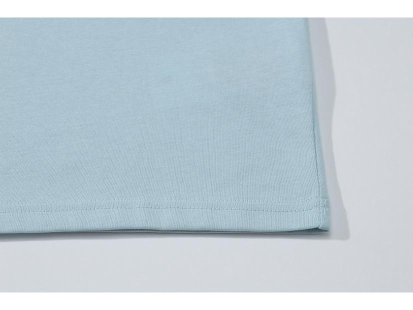 Bavlněné tričko s klasickým kulatým výstřihem v jednobarevném provedení Stone Island s nášivkou