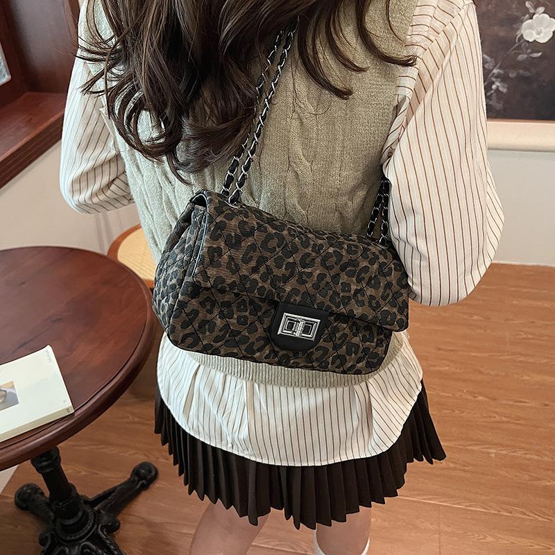 Xiaoxiangfeng Rhombus Small Square Bag 2024 New Premium Textured Simple Chain Underarm Bag One Shoulder Crossbody Bag