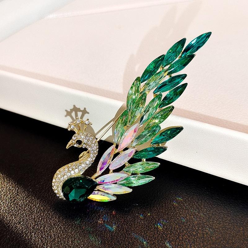 High-End Light Luxury Flower Brooch Female Heavy Industry Design Sense Animal Brooch Diamond Corsage Coat Clothing Accessories
