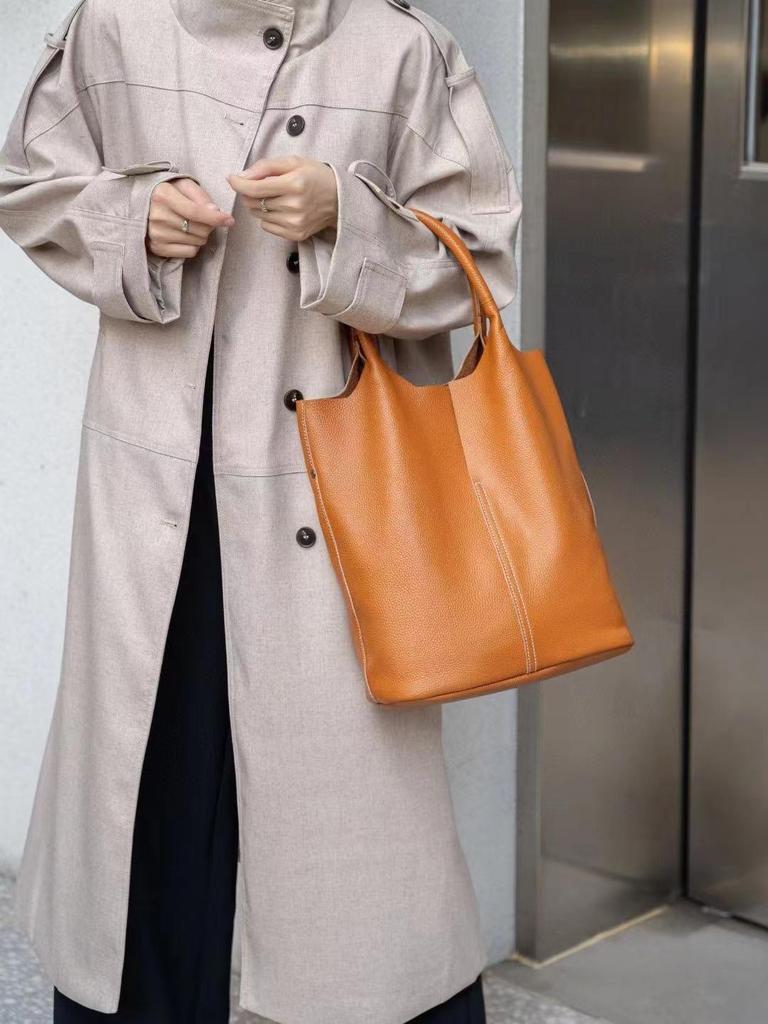 Geantă Găleată Strat Superior Piele de Vacă: Geantă de mână din piele moale naturală, Mare A4 pentru navetă, Stil casual versatil pentru guler alb