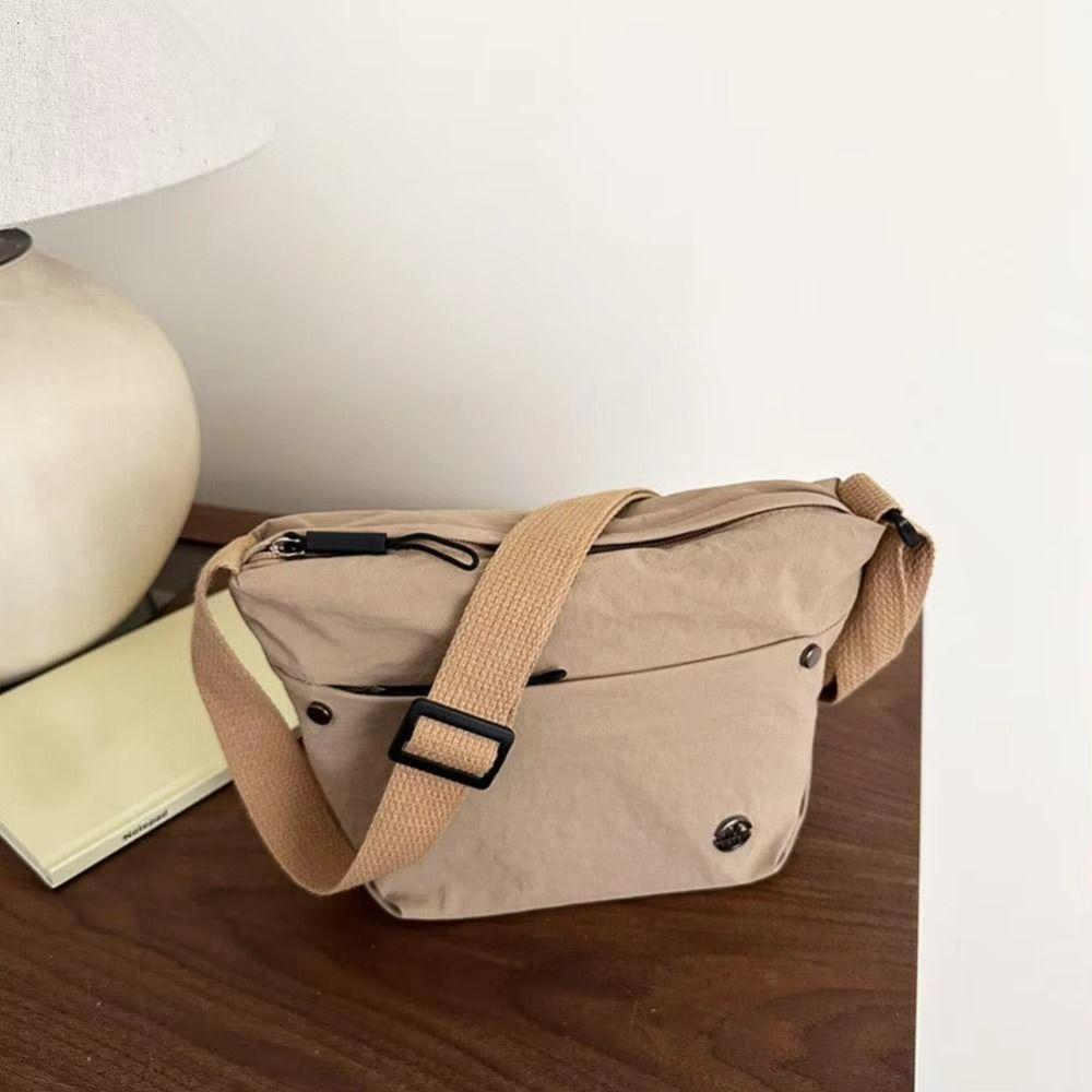 Stylish Ultra-Light Nylon Crossbody Bag Adjustable Wide Strap Large Capacity Messenger Bag Zipper Closure Women Bag Outing
