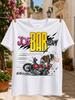 Joe Bar Team Grafik Cartoon Biker verliert Kontrolle über ein rotes Motorrad Energetische Comic-Straßenszene Unisex Alles T-Shirt