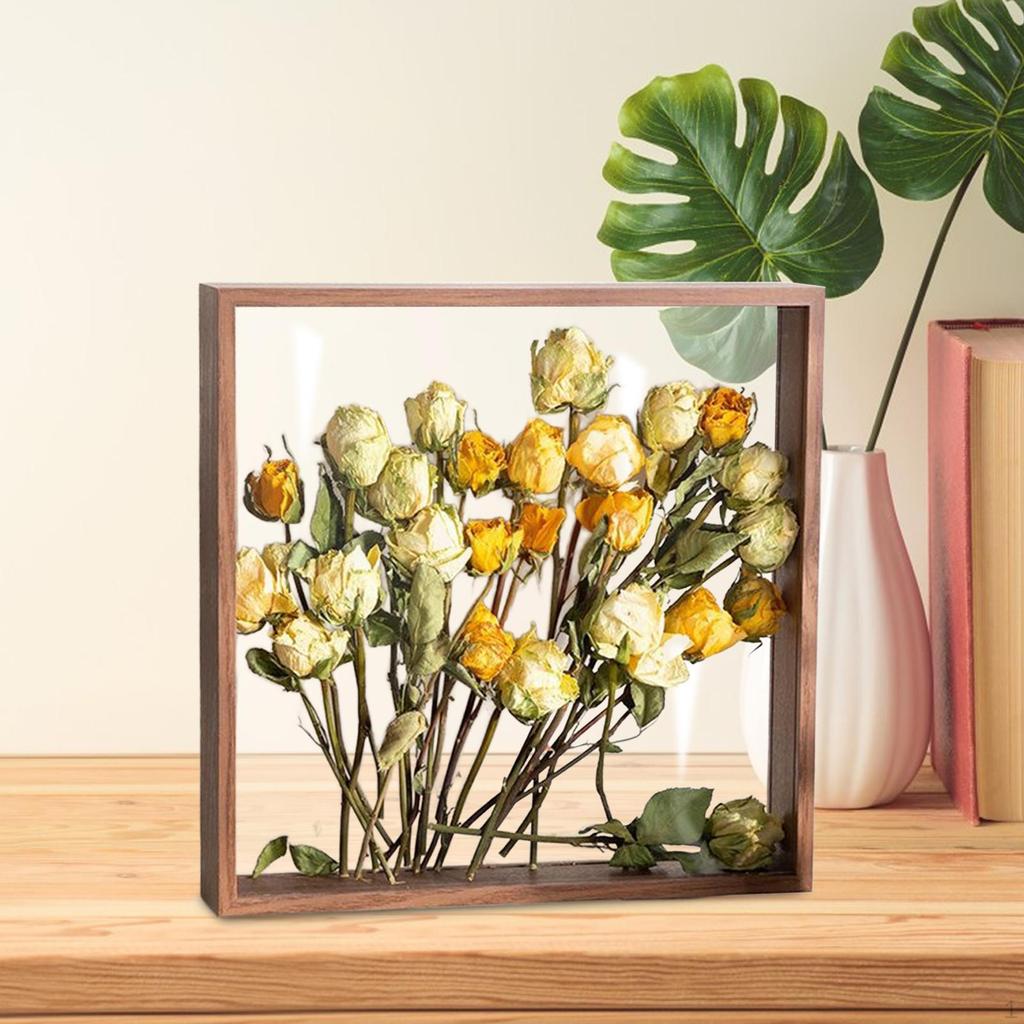 Elegantní dřevěný rám typu shadow box pro lisované květiny a fotografie