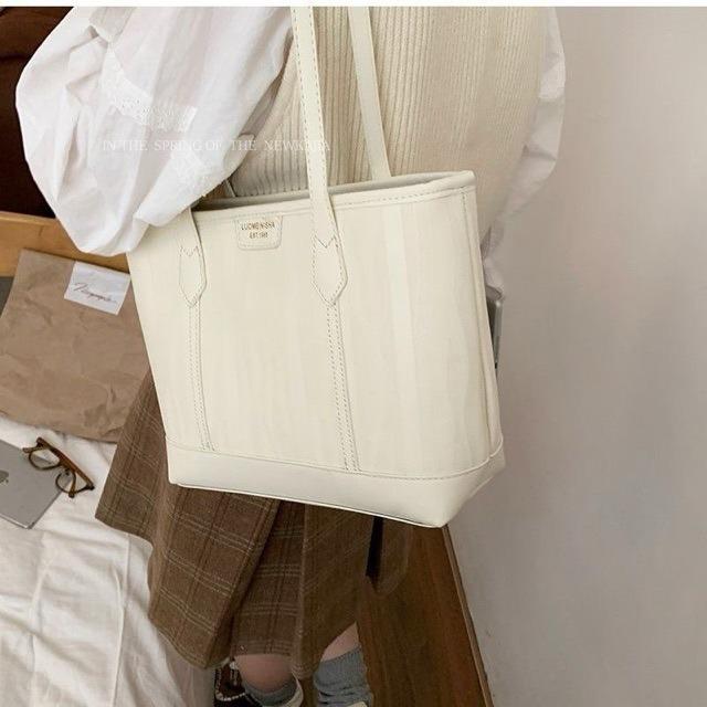 Versatile Women's Tote: Large Capacity, Trendy Korean Style Shoulder Bag