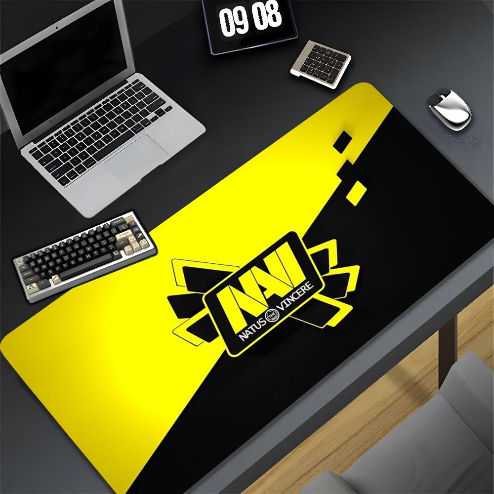 

N-Navi CSGO S1mple Простий килимок для миші XXL Геймерський ігровий ПК Комп ютер Отаку Заблокований край Зроби сам Індивідуальне фото Ноутбук Ноутбук Стіл Ма 700x400x2mm