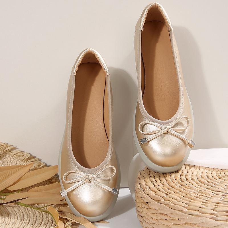 Fashion 2025 New Women's Flats Ultra Light Comfortable Soft Sole Shoes Breathable Slip On Casual Loafer Platform Wide Width Ladies Shoes